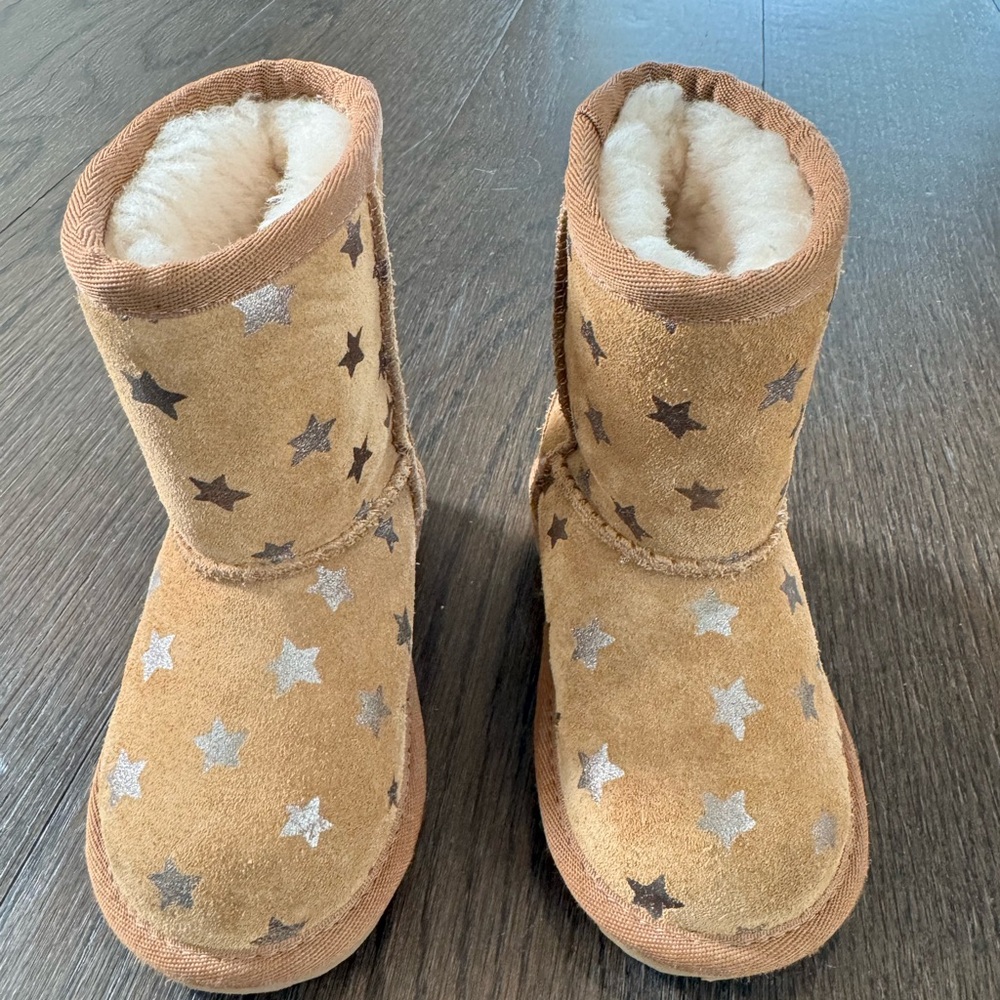 UGG Brown Starry Boots, excellent condition